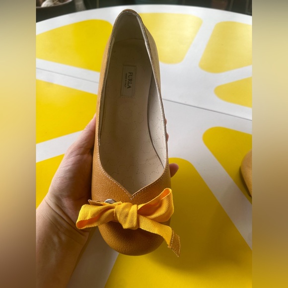 NWOT Furla Yellow Italian Leather Flats Bow Shoes Size EU 38 US 7.5 Mustard New - Picture 2 of 12